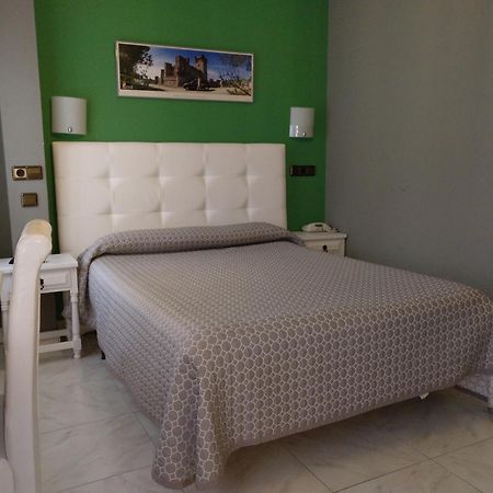 Hostal Don Jaime II Segovia Buitenkant foto