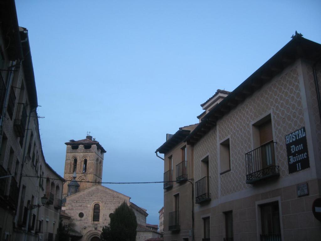 Hostal Don Jaime II Segovia Buitenkant foto