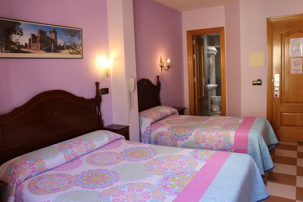 Hostal Don Jaime II Segovia Buitenkant foto