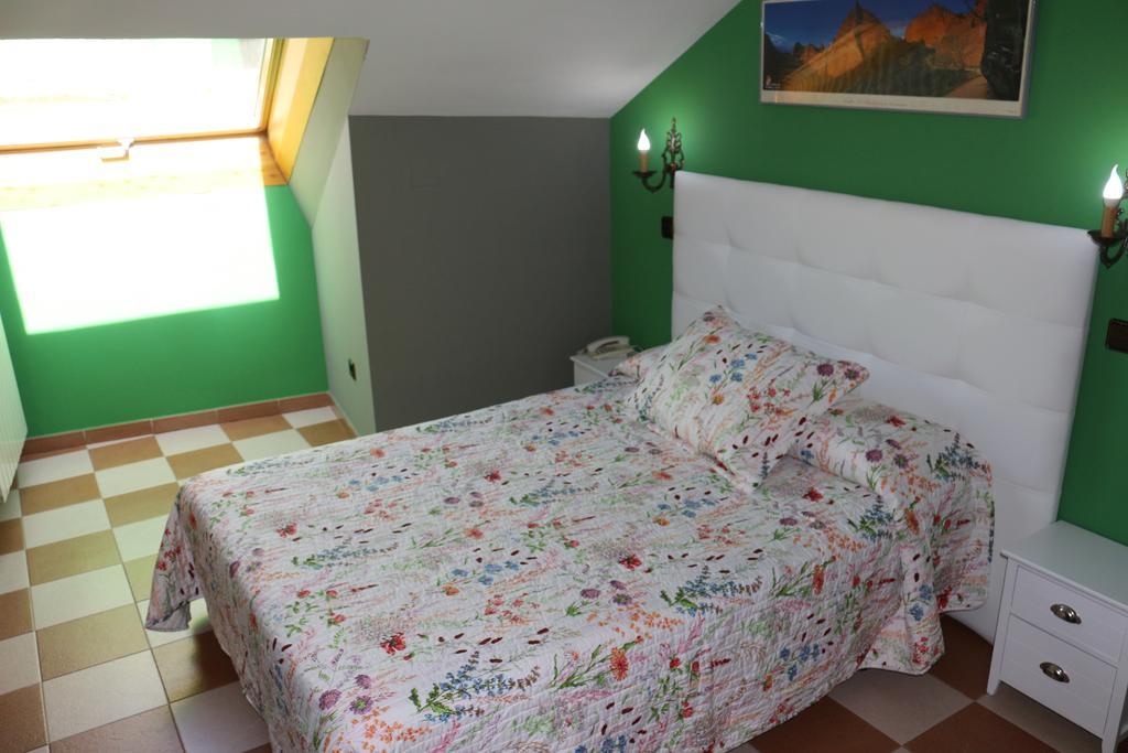 Hostal Don Jaime II Segovia Buitenkant foto
