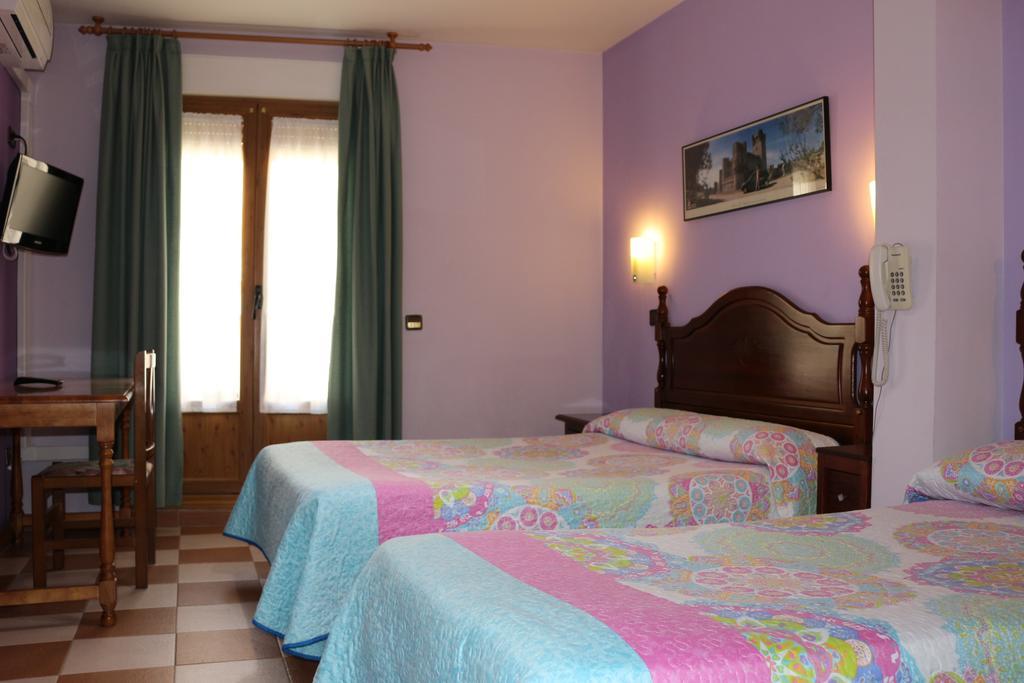 Hostal Don Jaime II Segovia Buitenkant foto