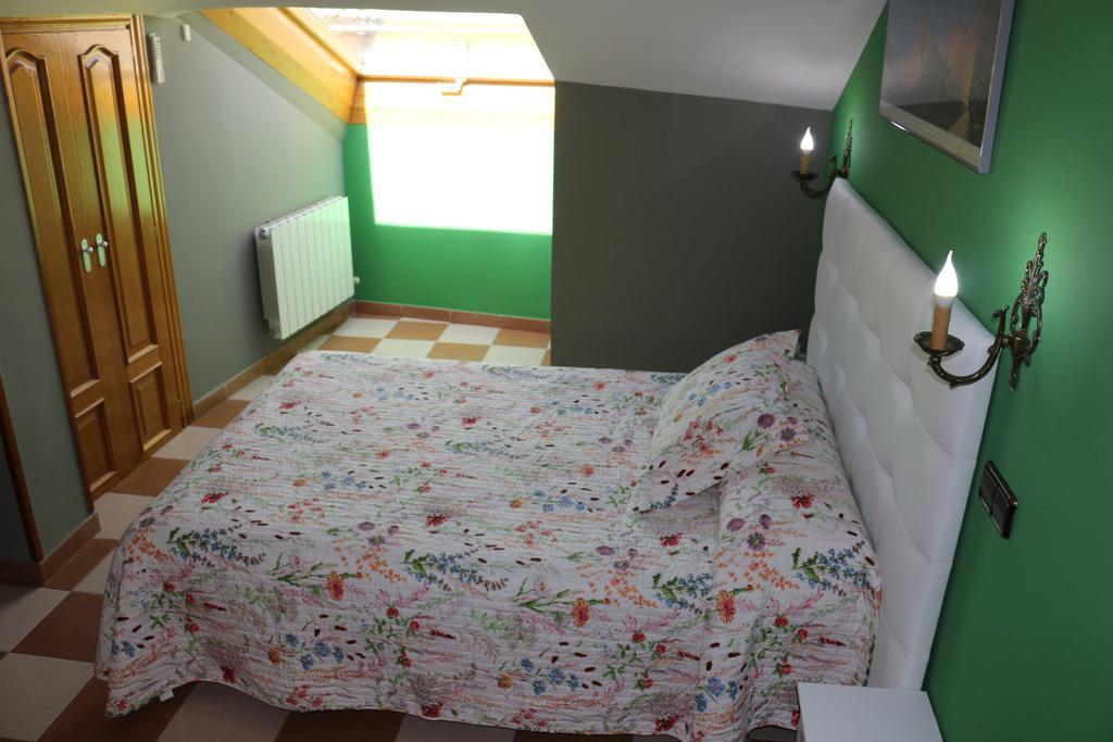 Hostal Don Jaime II Segovia Buitenkant foto