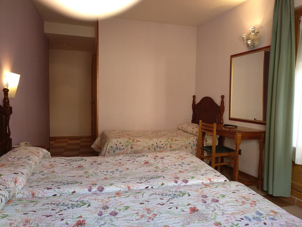 Hostal Don Jaime II Segovia Buitenkant foto