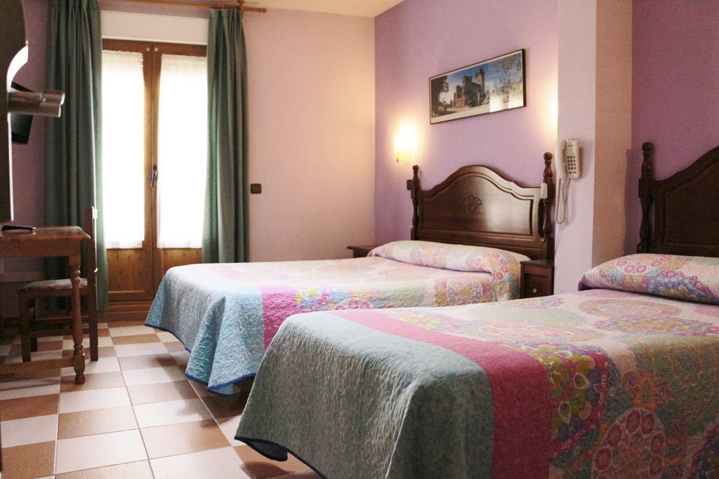 Hostal Don Jaime II Segovia Buitenkant foto