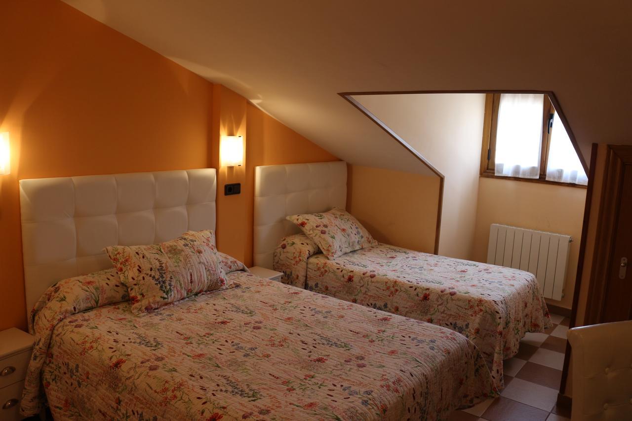 Hostal Don Jaime II Segovia Buitenkant foto