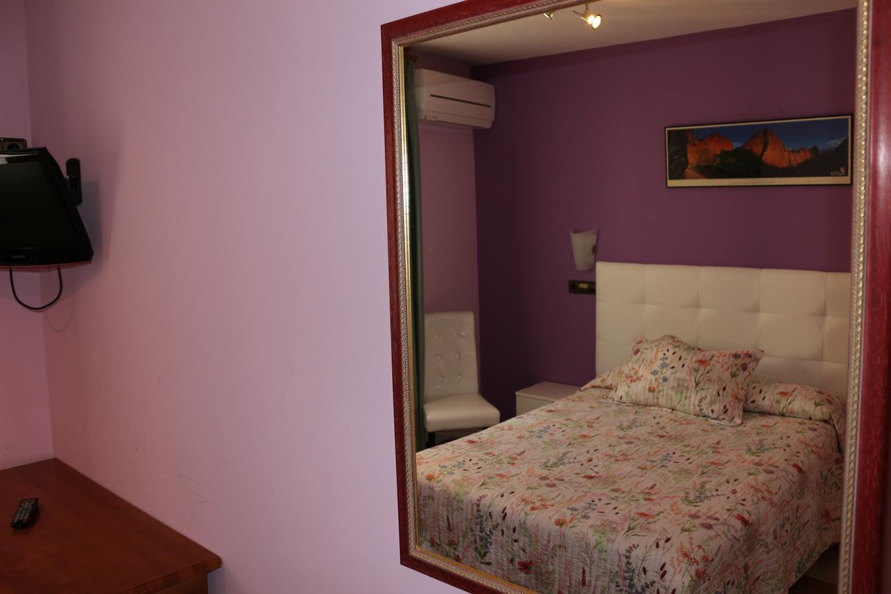 Hostal Don Jaime II Segovia Buitenkant foto