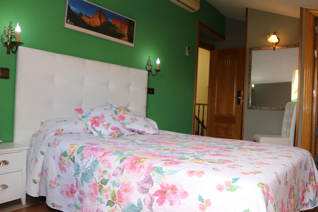 Hostal Don Jaime II Segovia Buitenkant foto