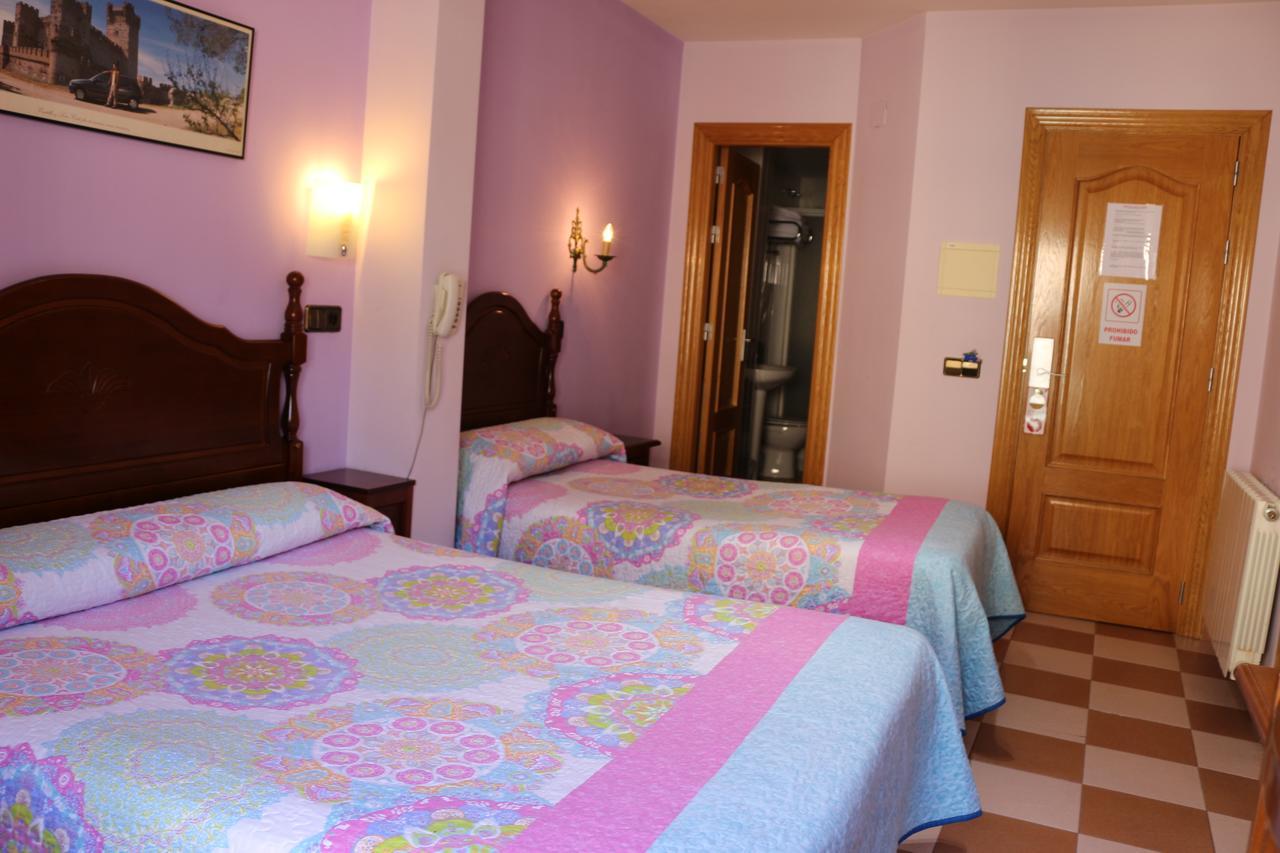 Hostal Don Jaime II Segovia Buitenkant foto
