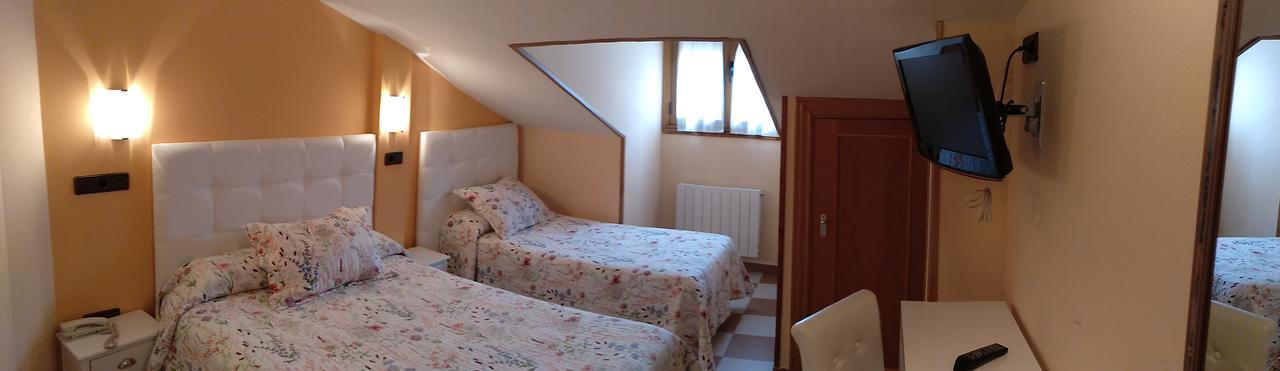 Hostal Don Jaime II Segovia Buitenkant foto