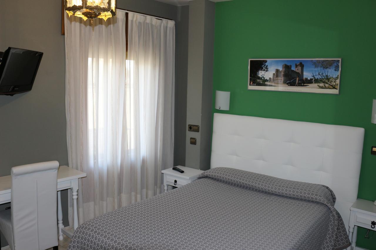 Hostal Don Jaime II Segovia Buitenkant foto