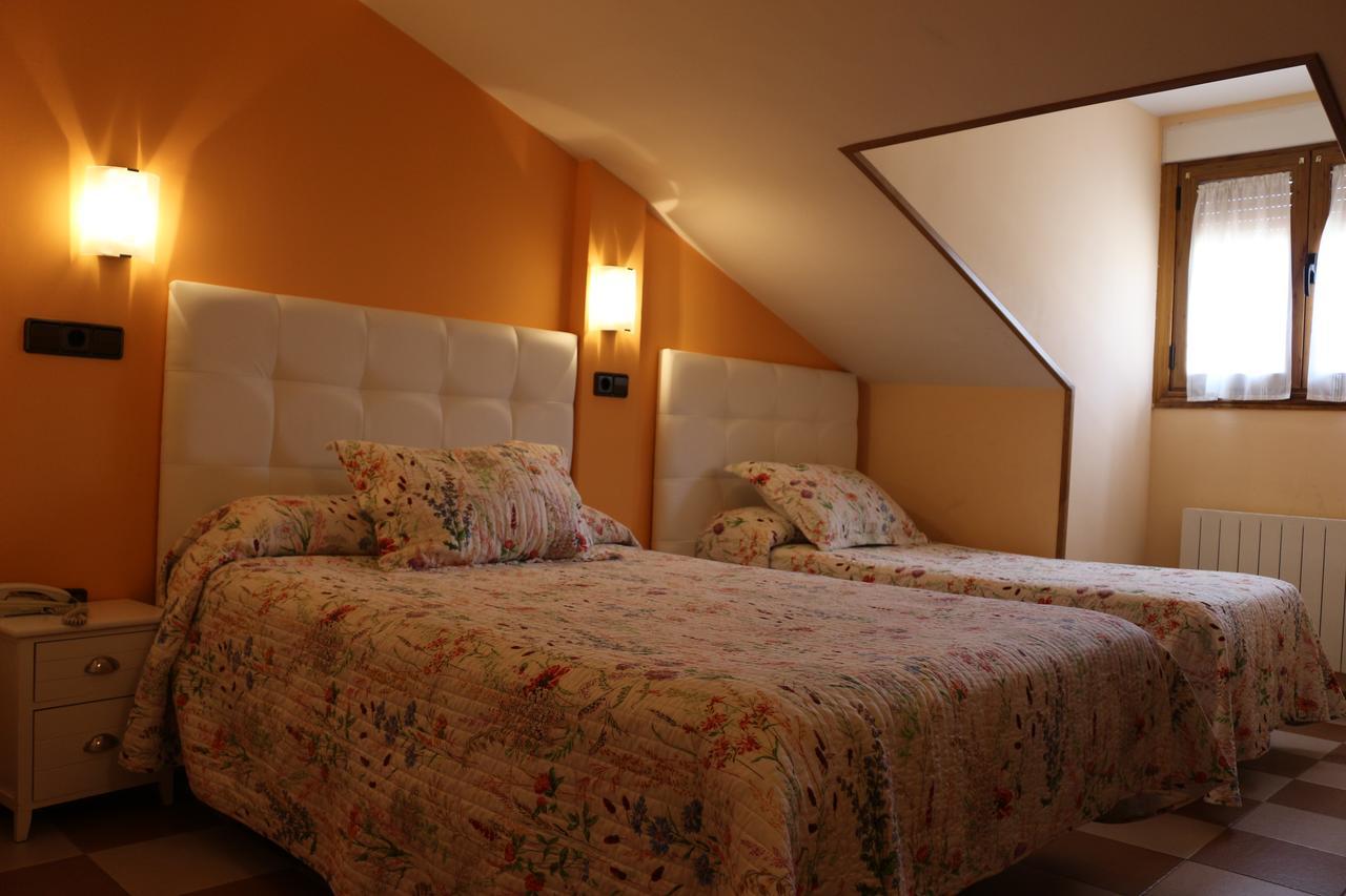 Hostal Don Jaime II Segovia Buitenkant foto