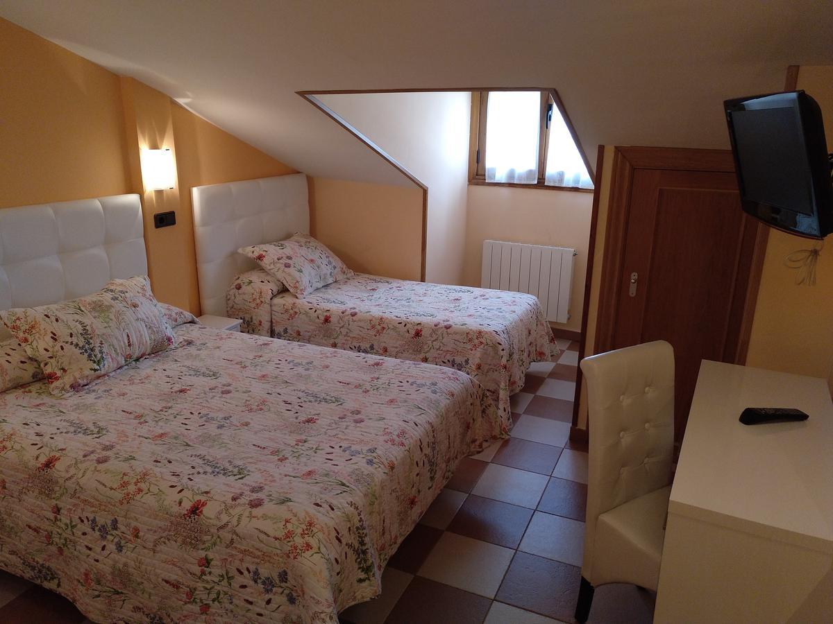 Hostal Don Jaime II Segovia Buitenkant foto
