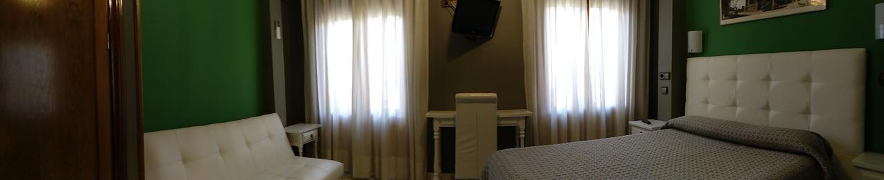 Hostal Don Jaime II Segovia Buitenkant foto
