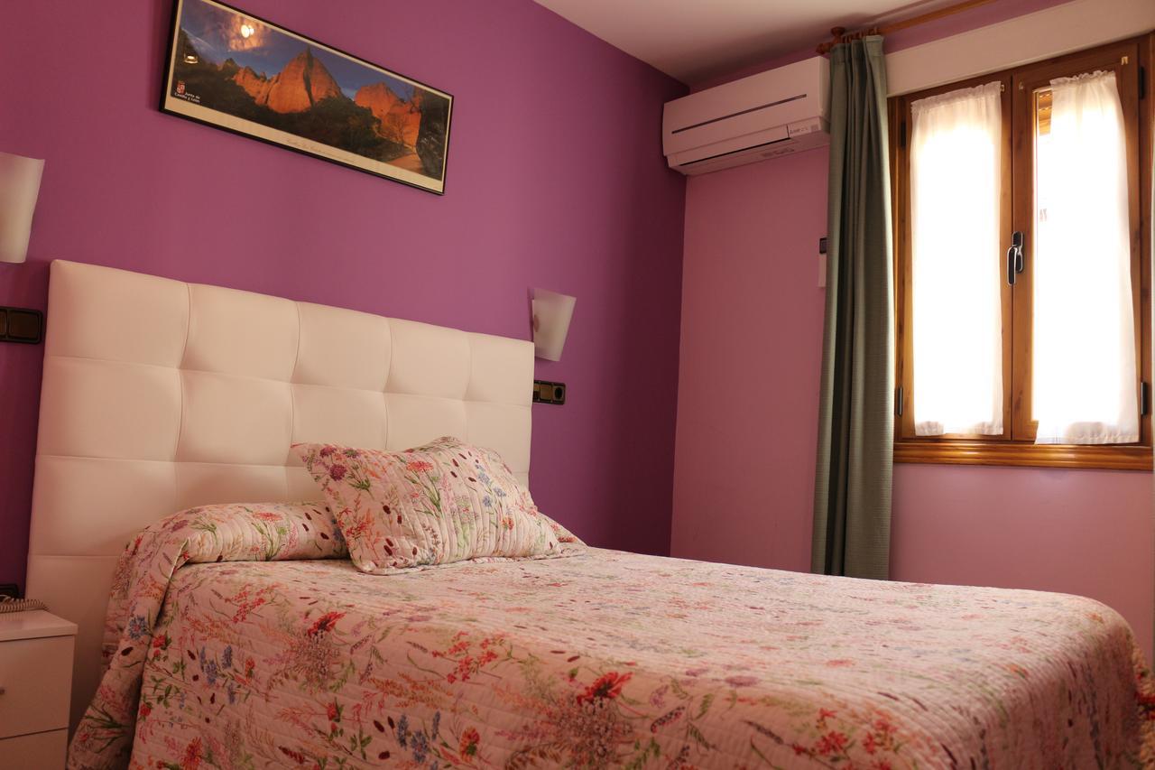Hostal Don Jaime II Segovia Buitenkant foto