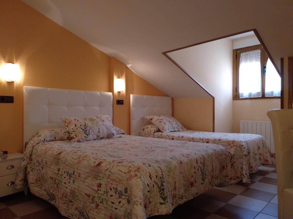 Hostal Don Jaime II Segovia Buitenkant foto